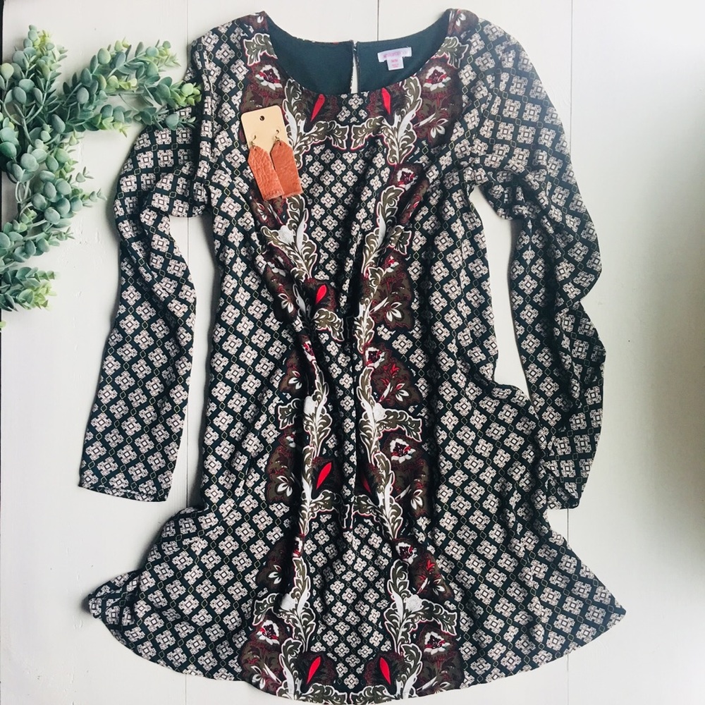 Gorgeous shift dress - long sleeved - M